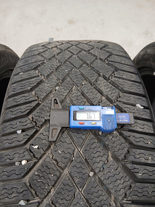 Continental VikingContact7 235/45R18 M+S (4 foto / 10)