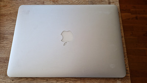 Apple MacBook Air модель A1466 (5 фото из 5)