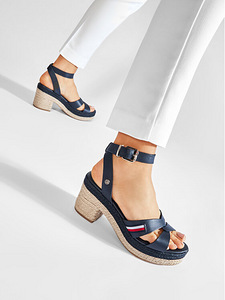 Uus Tommy Hilfiger kingad s36 poes 119.9 (1 foto / 3)