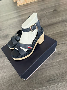 Uus Tommy Hilfiger kingad s36 poes 119.9 (3 foto / 3)