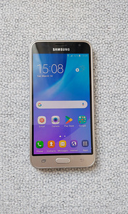 Samsung Galaxy J3 (2016) (1 foto / 3)