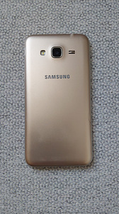 Samsung Galaxy J3 (2016) (2 foto / 3)