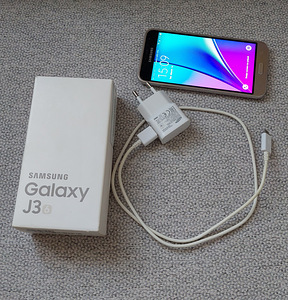 Samsung Galaxy J3 (2016) (3 foto / 3)