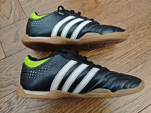 Adidase jalgpallijalatsid (3 foto / 4)