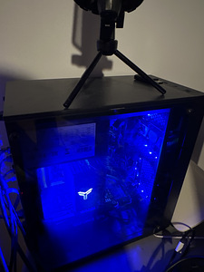 Xeon e5 2680 v4 GTX 1660 ti + monitor 100hz + mikrofon (1 foto / 1)