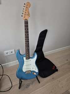 Fender Squier + Mustang GTX50 amp + case, cable, stand (1 foto / 3)