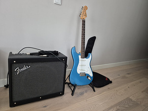 Fender Squier + Mustang GTX50 amp + case, cable, stand (3 foto / 3)