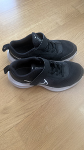 Детские кроссовки Nike (1 фото из 2)