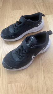 Детские кроссовки Nike (2 фото из 2)
