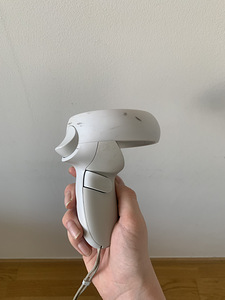 Parempoolne Oculus Quest 2 kontroller (varuosadeks) (1 foto / 3)