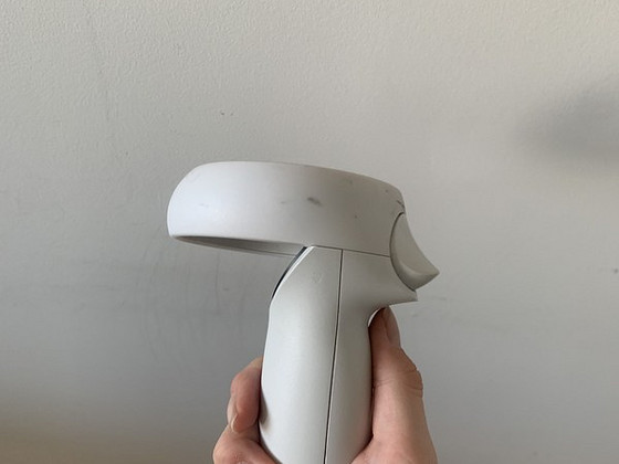 Parempoolne Oculus Quest 2 kontroller (varuosadeks)