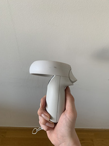 Parempoolne Oculus Quest 2 kontroller (varuosadeks) (2 foto / 3)