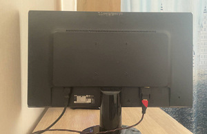 Монитор benq (2 фото из 3)