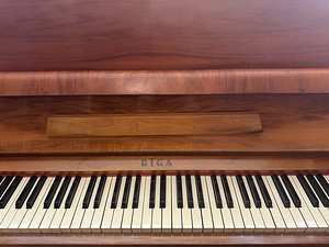 Pianiino “Riga” Пианино «Рига» (3 фото из 3)