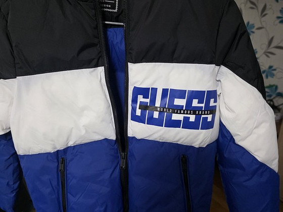 Новая детская куртка GUESS