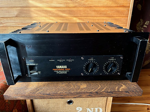 Стерео усилитель Yamaha PC2002 (1 фото из 6)