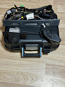 Volvo v70, xc70. Viienda ukse luku komplekt (1 foto / 3)