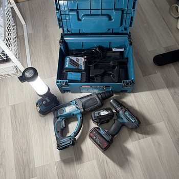 Аккумуляторная дрель makita + аккумулятор