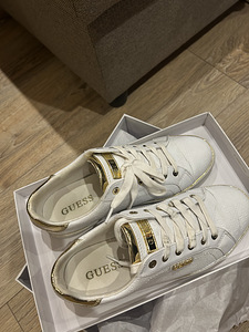 GUESS naiste tossud, suurus 40 (2 foto / 3)