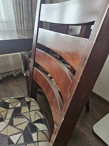 Стол и стулья (4 фото из 4)