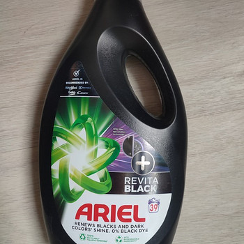 Ariel. Средство для стирки чёрной одежды