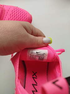 Кроссовки nike (2 фото из 2)
