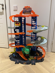 ИГРУШКА / MÄNGUASI — Hot Wheels Ultimate Garage (2 фото из 4)
