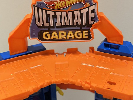 MÄNGUASI — Hot Wheels Ultimate Garage
