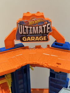 ИГРУШКА / MÄNGUASI — Hot Wheels Ultimate Garage (1 фото из 4)