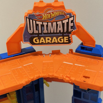 MÄNGUASI — Hot Wheels Ultimate Garage