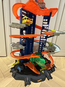 ИГРУШКА / MÄNGUASI — Hot Wheels Ultimate Garage (3 фото из 4)