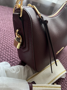 Сумка Marc Jacobs logo-plaque shoulder bag (7 фото из 10)