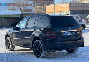 MERCEDES-BENZ ML 320 CDI 4MATIC (4 foto / 8)