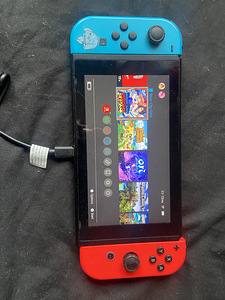 Nintendo Switch (4 фото из 4)