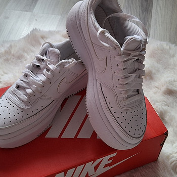 Nike vabaajajalatsid suurus 37.5