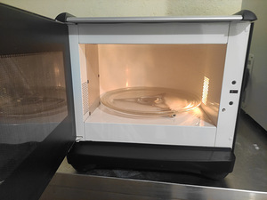 Микроволновая печь с грилем Whirlpool MAX 18/AB/2 (2 фото из 3)
