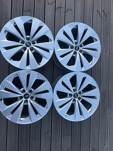 Диски Audi (3 фото из 4)