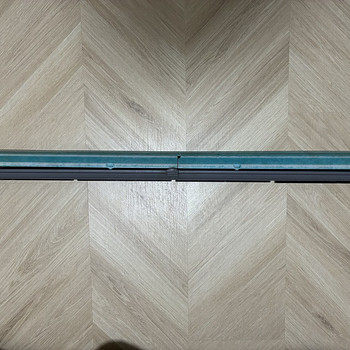 Продается рулонная штора для VW Transporter T5.