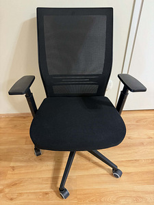 Kontoritool võrkseljatoega (ergonoomiline, must) (1 foto / 6)