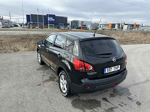 Продам Nissan Qashqai 2010г 1,6 бензин мануал (9 фото из 12)