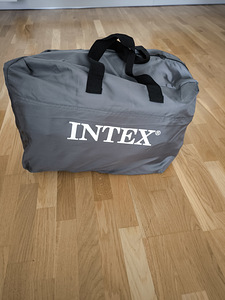 Intex Queen Tech Premaire надувная кровать Queen (5 фото из 5)