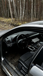 Audi A4 (8 фото из 9)