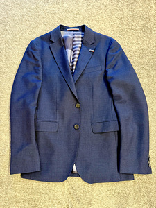 Tommy Hilfiger tumesinine ülikond (1 foto / 8)