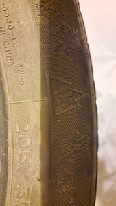 Шина 205/55R16 (3 фото из 4)