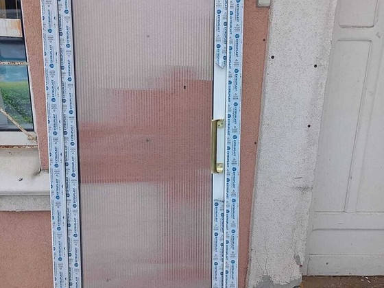 PVC durvis lapenei