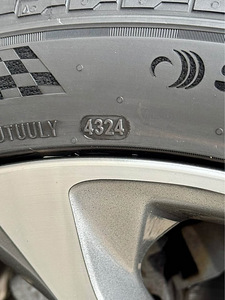 BMW Style 451 erilaiused 20’ OEM veljed rehvidega (uueväärse (10 foto / 10)