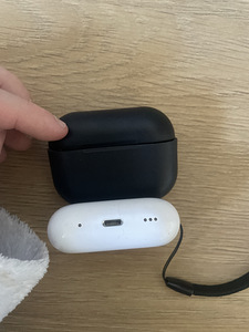 AirPods Pro (2nd generation) (3 foto / 6)