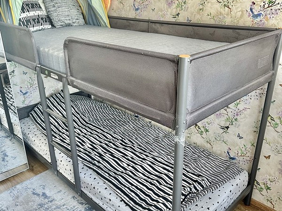 Двухъярусная кровать IKEA (TUFFING, металлический каркас)