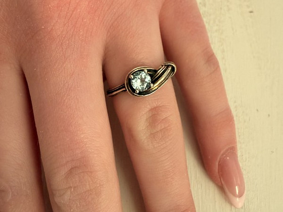 Elegantne akvamariiniga hõbesõrmus, uus, suurus 56