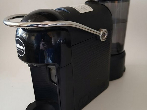 Капсульная кофемашина Lavazza a modo mio jolie evo б/у - му